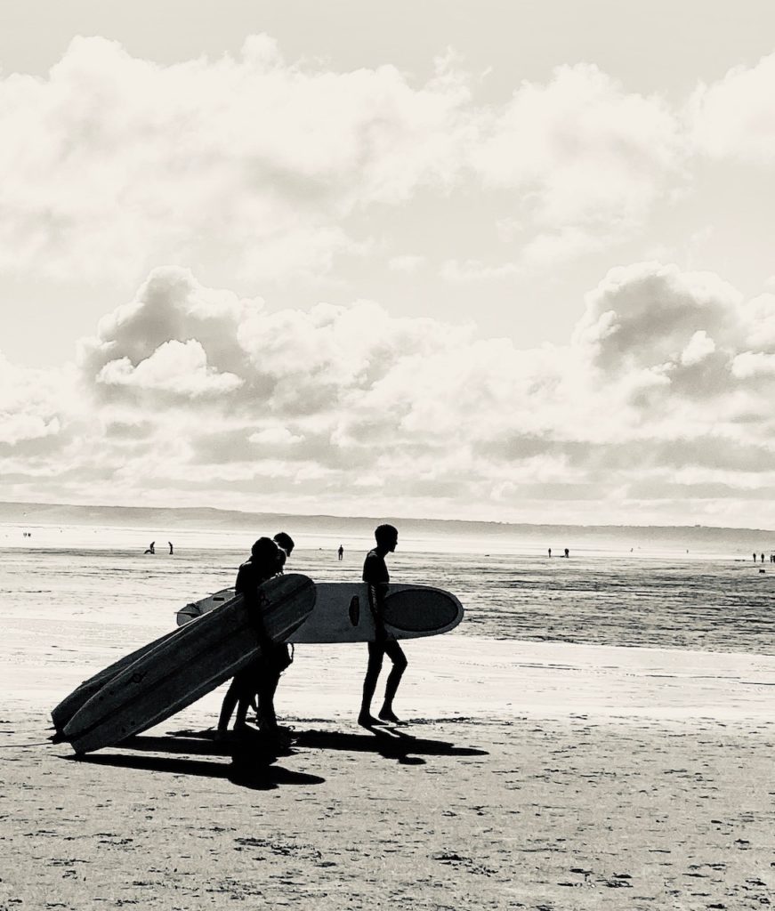 Surfers by Patricia Bech